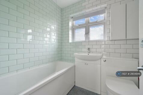 Station Avenue, Epsom, KT19 photo 3