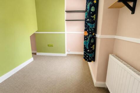 second bedroom.jpeg