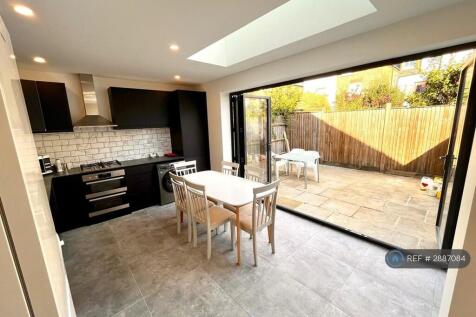 Open Plan Living Room/Kitchen