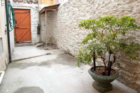 communal courtyar...