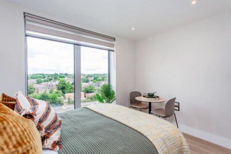 Flat in W5 2PJ