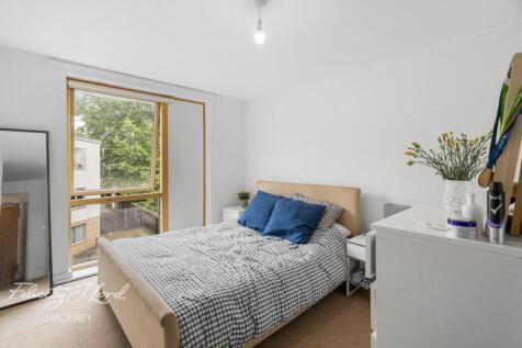 London, E8 - property photo