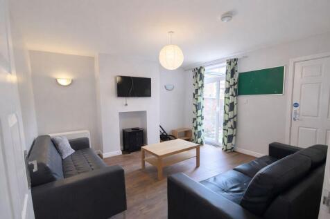 5 Bedroom Terrace House - HMO