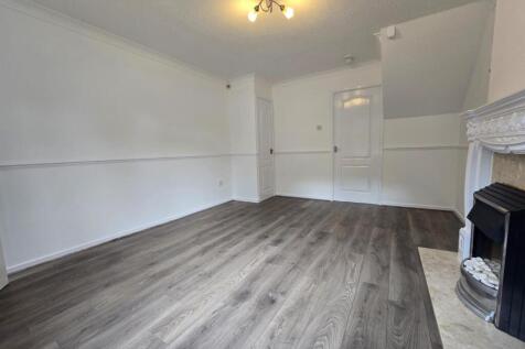 Hodnet Drive, Pensnett, Stourbridge photo 3