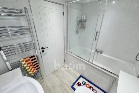 Stoneyholm Road, Kilbirnie showerroom