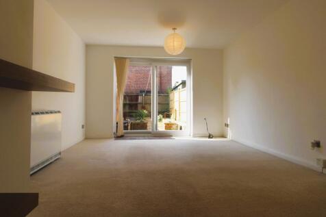 Perryfields, Burgess Hill, RH15 photo 3