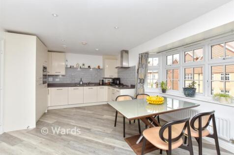 Kitchen/ Living Area