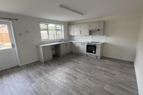 Kitchen 2.jpg