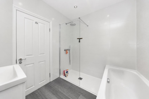 Main Bathroom 1.png