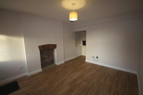 **PARKING** Charlestown Rd, Glossop, SK13 8JN photo 4