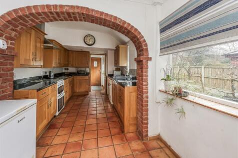 29 Walk Lane-kitchen1.jpg