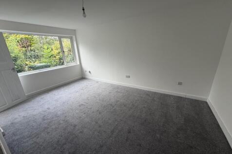 Living Room2.jpg
