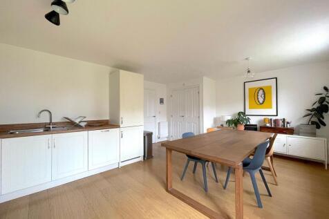 Kitchen/Dining Room (1)