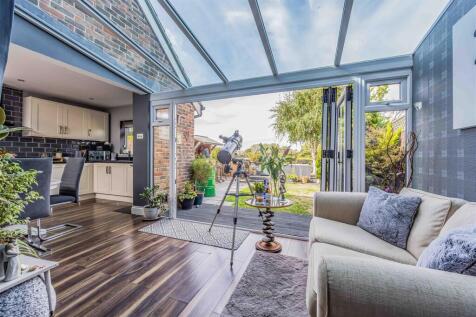 12 Rook Farm Way, Hayling Island-Small-PorticoMark