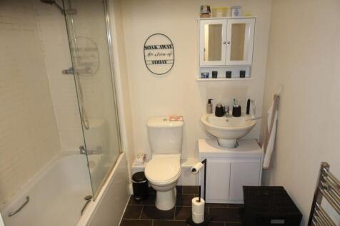 Flat 17, Amity Court, North Star Boulevard, Greenhithe, DA9 9UH photo 4