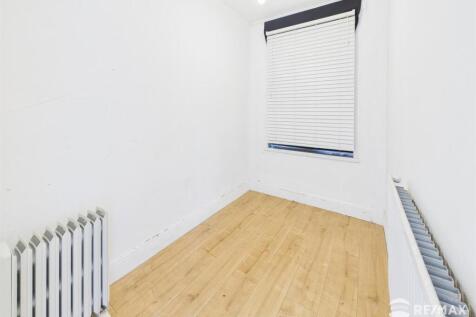 CAM02842G0-PR0274-STILL026.jpg