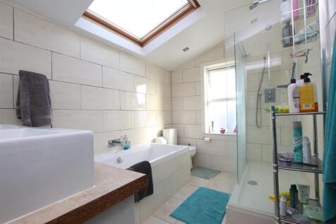 Bathroom.JPG