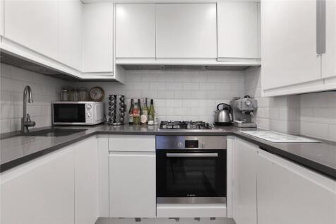 property in Old Town, 
Clapham Common, SW4