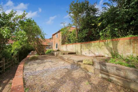 Rear Garden Area - 3.JPG