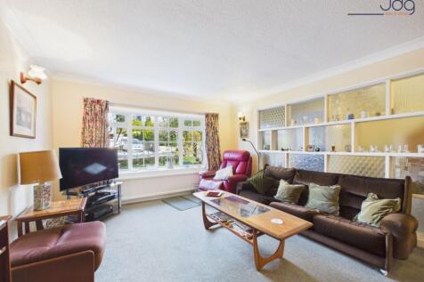 Cosy Living Room with glass panel
