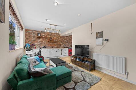 London, SE3 - property photo