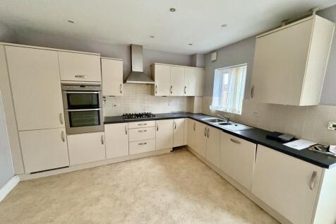 New Lakeside, Hampton Vale, Peterborough photo 3
