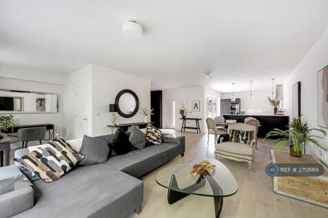 Living/Dining Area