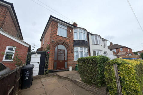 Three Bedroom Semi Detached House on Sudeley Aven