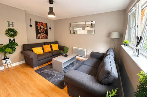 LIVINGROOM 1 Q