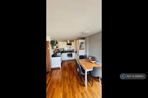 Fully Fitted Kitchen