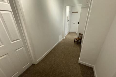 Hallway.JPEG
