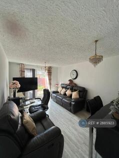 Living Room / Dining 