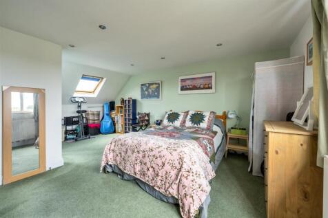 Whitehall Gardens, E4