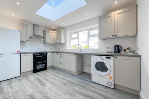 Kitchen / Dining Area
