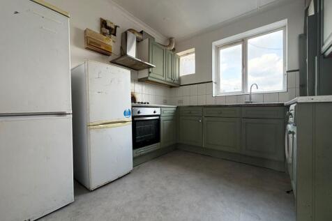 Uxbridge Road, Hayes, Hillingdon photo 5