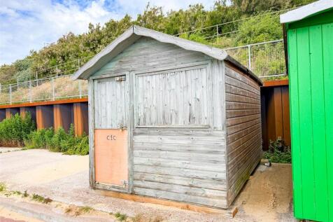 BEACH HUT