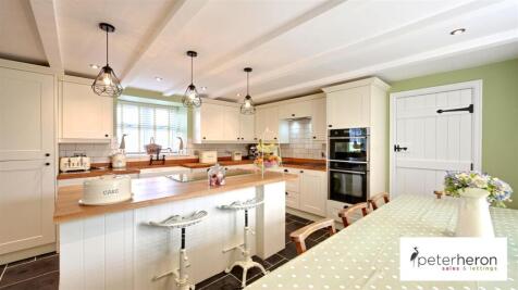 Kitchen &amp; Dining Area