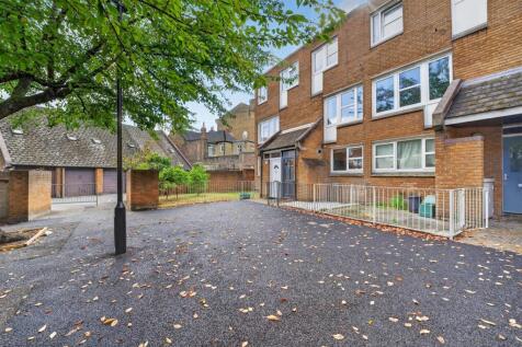 For Sale 4 Bedroom House Garden Armour Close N7 ww