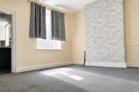Piccadilly Road, Burnley, Lancashire photo 4