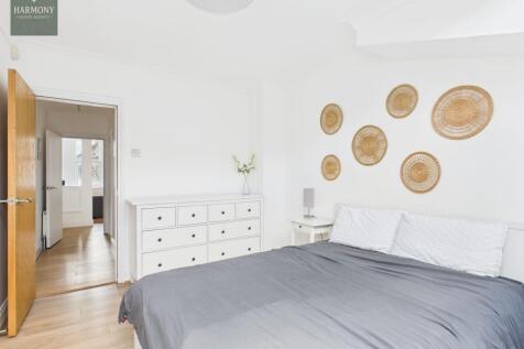 Main Bedroom (2)