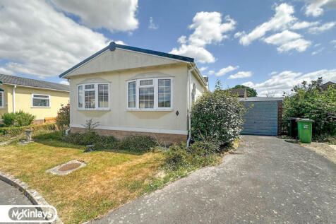 2 Bedroom Park Home For Sale