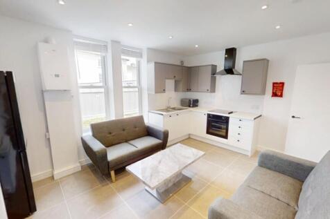 3-bed flat on Osborne Villas, Bristol, BS2, £3,000/mo