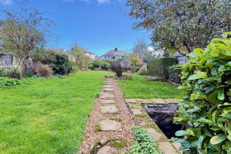 LARGE REAR GARDEN