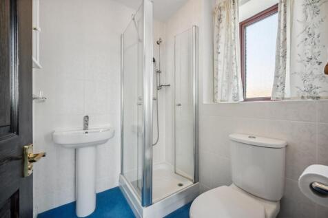 Bedroom One en-suite.jpg