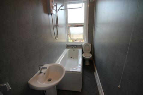 30RPA-Bathroom 1.JPG