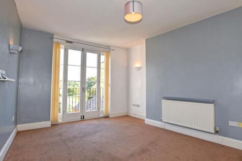 Living Room/Bedroom