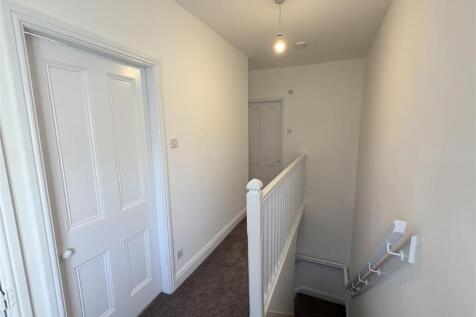 Neston Road, Thornton Hough photo 4