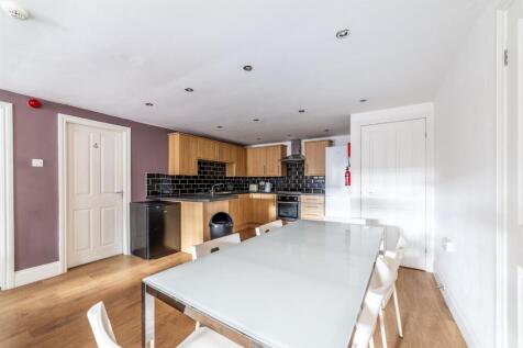5 Bedroom Flat in NE2 2RB