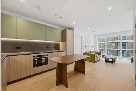 1-bed flat on Botanica Apartments, Chelsea Botanica, London, SW6, £2,750/mo