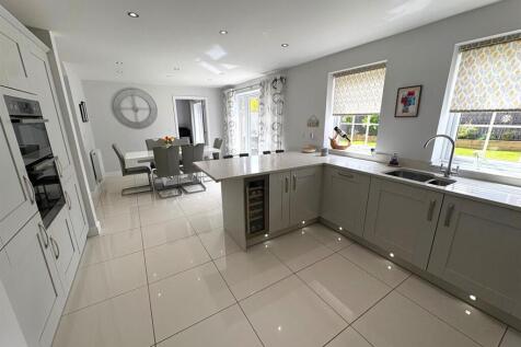 Kitchen/Breakfast/Family Room
